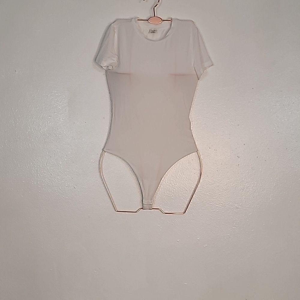 Wilfred Aritzia Free baby tee  Bodysuit